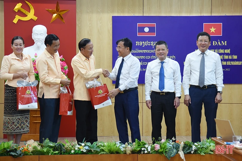 Hà Tĩnh - Bolykhămxay tăng cường hợp tác sản xuất nấm, nuôi hươu