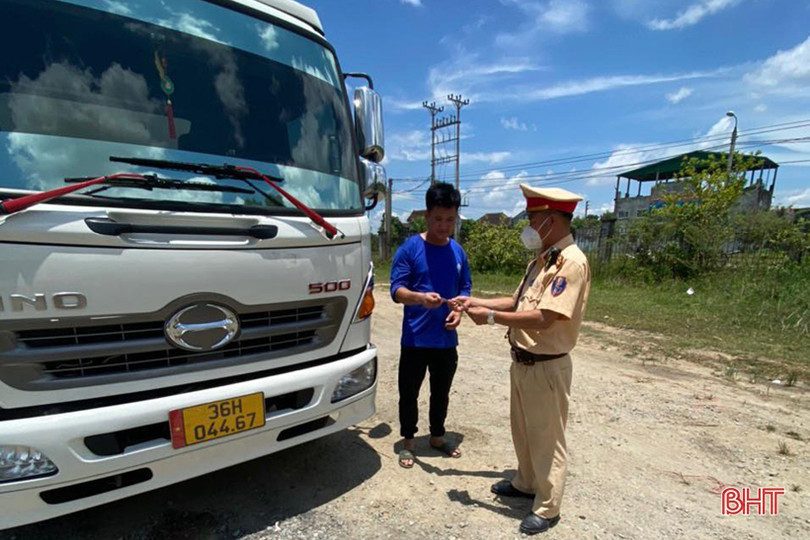 CSGT Hà Tĩnh phát hiện tài xế dùng “bằng lái” giả chạy dọc tuyến QL 1 Thanh Hóa - Quảng Bình
