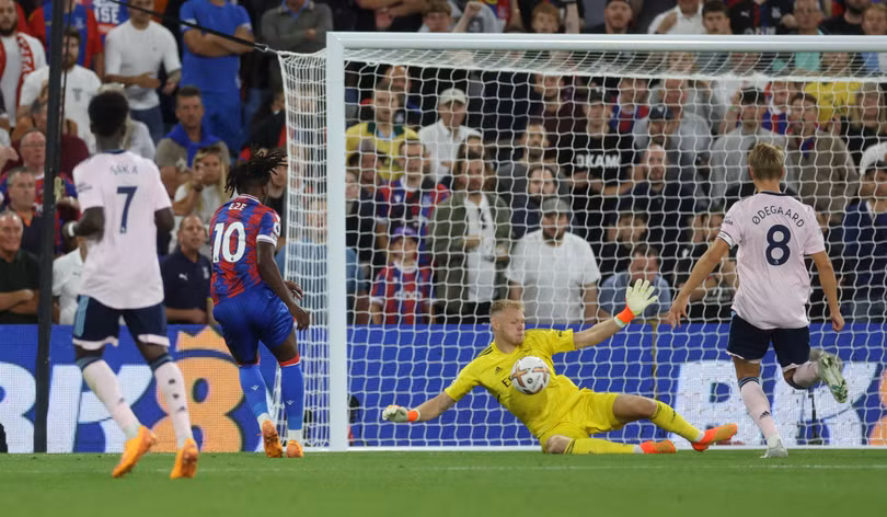 Sao trẻ giúp Arsenal thắng trận mở màn Premier League