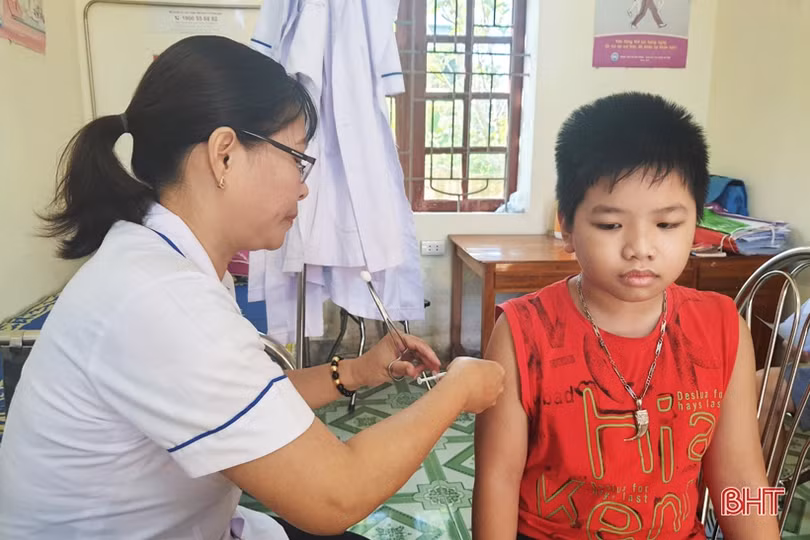 Vào cuộc quyết liệt, tăng tỷ lệ tiêm vắc-xin phòng COVID-19 tại Hà Tĩnh