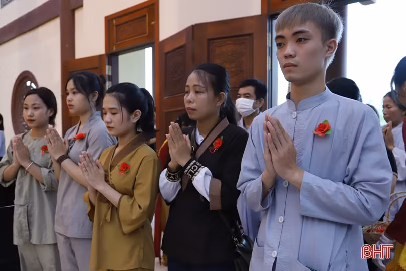 Xúc động đại lễ Vu lan báo hiếu ở chùa Giai Lam