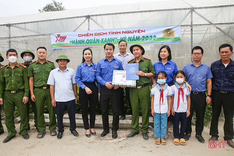 Bí thư Trung ương Đoàn Ngô Văn Cương tham gia hoạt động hỗ trợ xã Thạch Lạc xây dựng NTM nâng cao