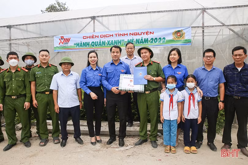 Bí thư Trung ương Đoàn Ngô Văn Cương tham gia hoạt động hỗ trợ xã Thạch Lạc xây dựng NTM nâng cao