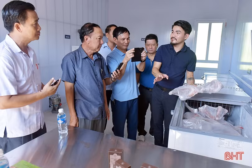 Đoàn công tác tỉnh Bôlykhămxay tham quan, học tập kinh nghiệm chăn nuôi hươu sao ở Hà Tĩnh