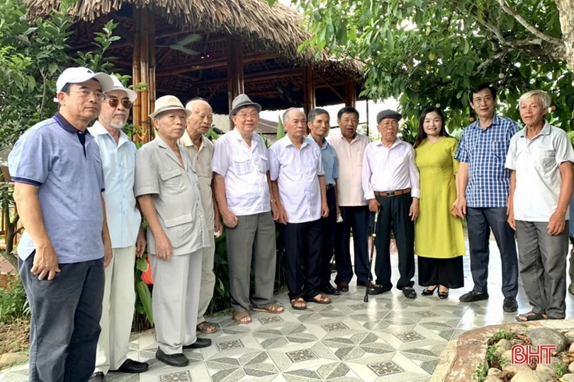 Đoàn nguyên lãnh đạo tỉnh Nghệ Tĩnh, Nghệ An đánh giá cao cách làm nông thôn mới ở Vũ Quang