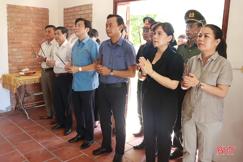 Lãnh đạo tỉnh dâng hương tưởng niệm cố Tổng Bí thư Hà Huy Tập