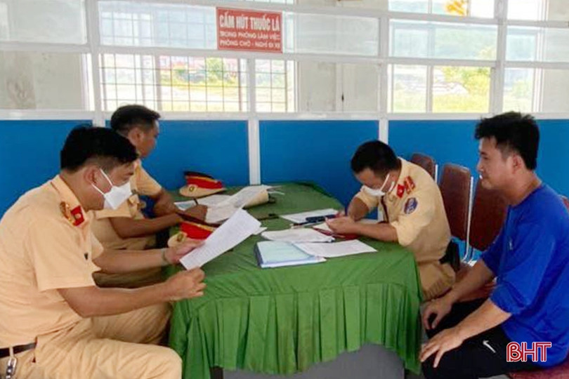 CSGT Hà Tĩnh phát hiện tài xế dùng “bằng lái” giả chạy dọc tuyến QL 1 Thanh Hóa - Quảng Bình