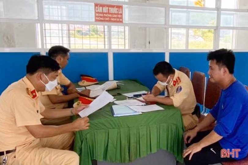 CSGT Hà Tĩnh phát hiện tài xế dùng “bằng lái” giả chạy dọc tuyến QL 1 Thanh Hóa - Quảng Bình