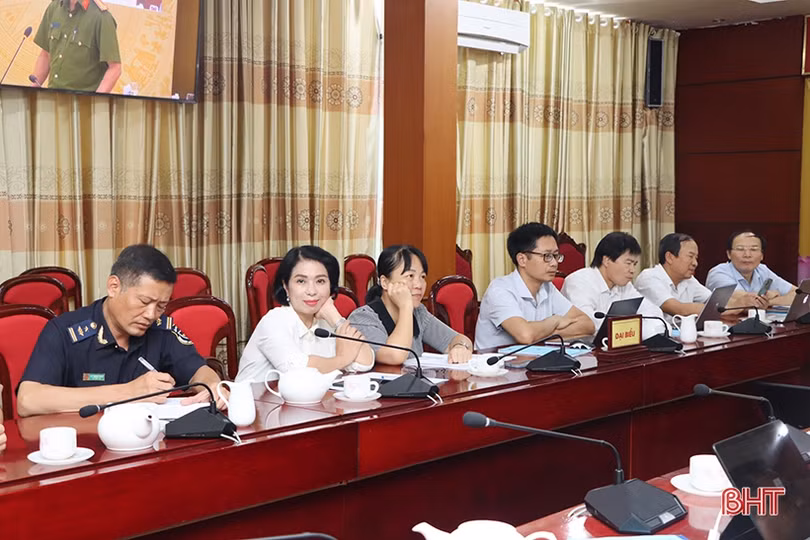 Công tác chống buôn lậu, gian lận thương mại, hàng giả là nhiệm vụ trọng tâm, thường xuyên