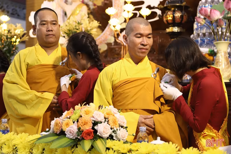 Xúc động đại lễ Vu lan báo hiếu ở chùa Giai Lam