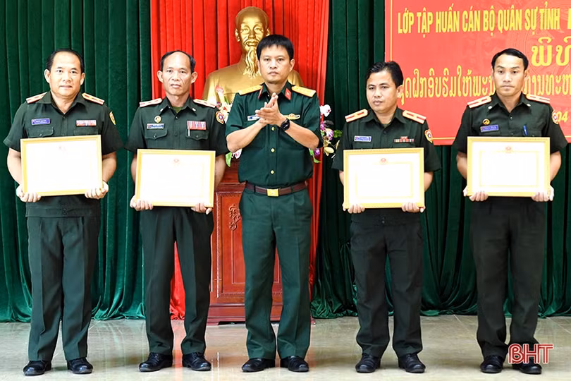 Bế mạc lớp tập huấn cho cán bộ quân sự tỉnh Bôlykhămxay