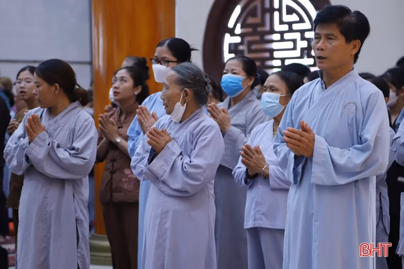 Xúc động đại lễ Vu lan báo hiếu ở chùa Giai Lam