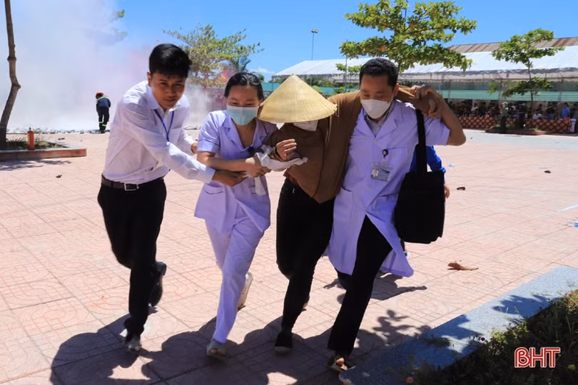 Gay cấn màn diễn tập phòng chống gây rối an ninh trật tự ở Hương Sơn