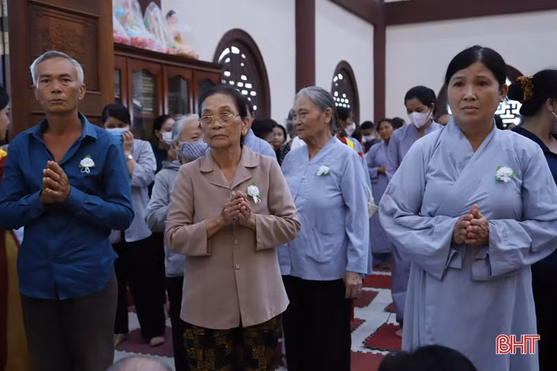 Xúc động đại lễ Vu lan báo hiếu ở chùa Giai Lam