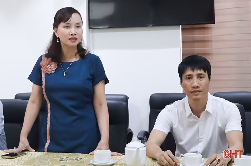 Trao tặng 565 bộ sách giáo khoa cho học sinh Hà Tĩnh có hoàn cảnh khó khăn