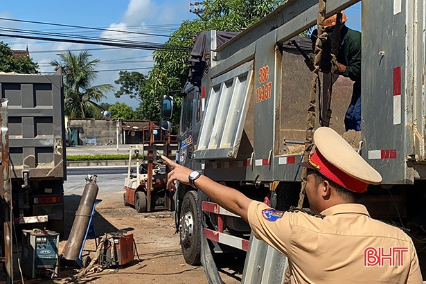 Công an TX Hồng Lĩnh xử phạt 41 trường hợp vi phạm trật tự ATGT