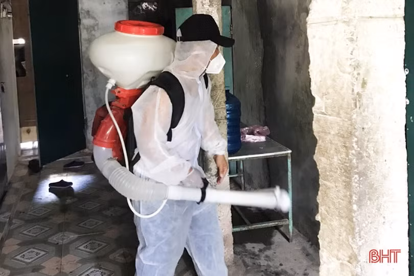 Khoanh vùng, khống chế các ổ dịch sốt xuất huyết ở thị xã Kỳ Anh