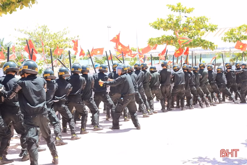 Gay cấn màn diễn tập phòng chống gây rối an ninh trật tự ở Hương Sơn