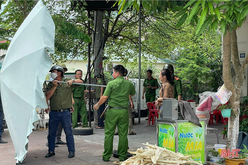 Xử phạt 40 trường hợp lấn chiếm hành lang ATGT đô thị Thạch Hà