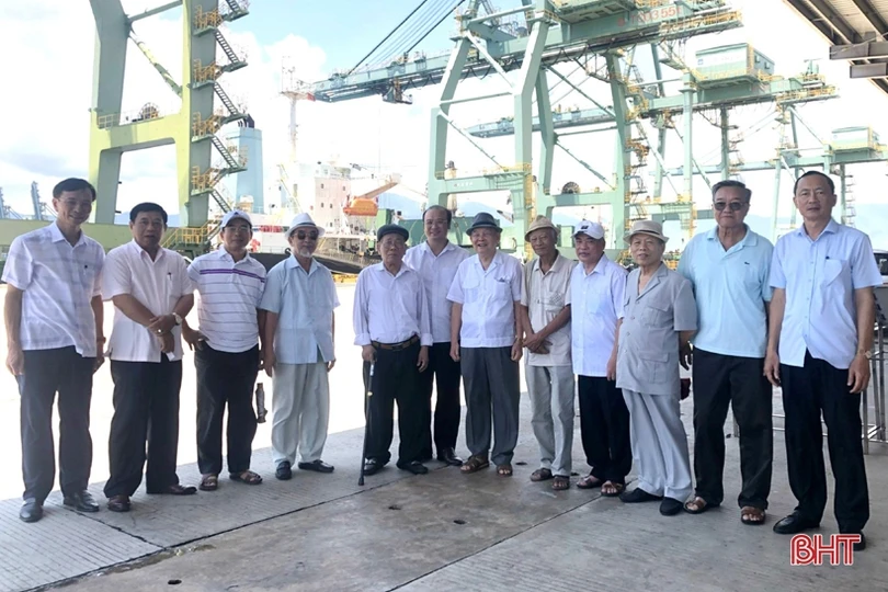 Đoàn nguyên lãnh đạo tỉnh Nghệ Tĩnh, Nghệ An đánh giá cao cách làm nông thôn mới ở Vũ Quang