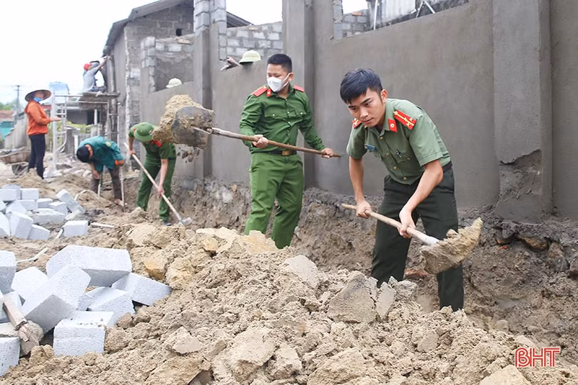 Bí thư Trung ương Đoàn Ngô Văn Cương tham gia hoạt động hỗ trợ xã Thạch Lạc xây dựng NTM nâng cao