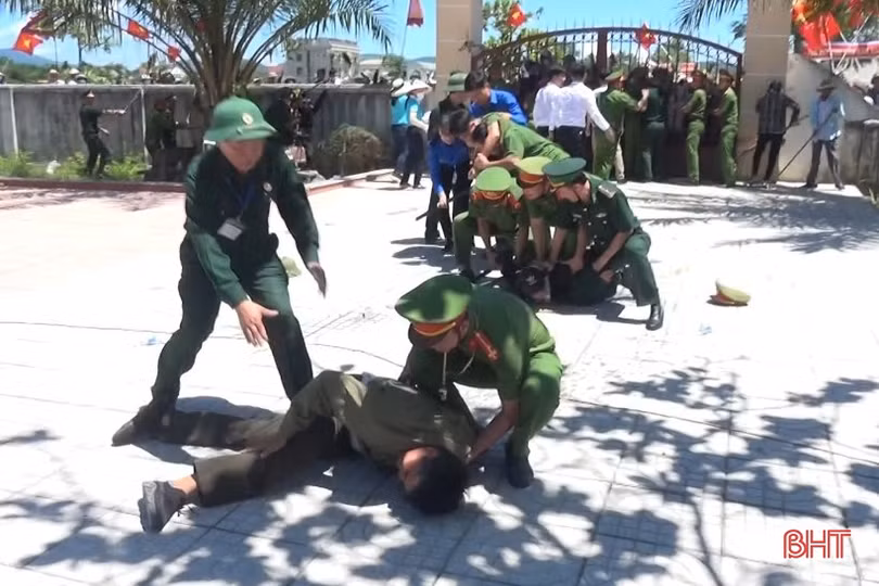 Gay cấn màn diễn tập phòng chống gây rối an ninh trật tự ở Hương Sơn