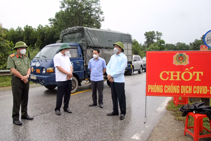 Chủ tịch UBND tỉnh: Hương Sơn cần khẩn trương truy vết các trường hợp liên quan đến 9 ca bệnh