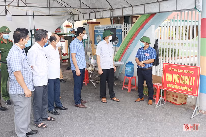 Lãnh đạo Hà Tĩnh động viên lực lượng tuyến đầu chống dịch