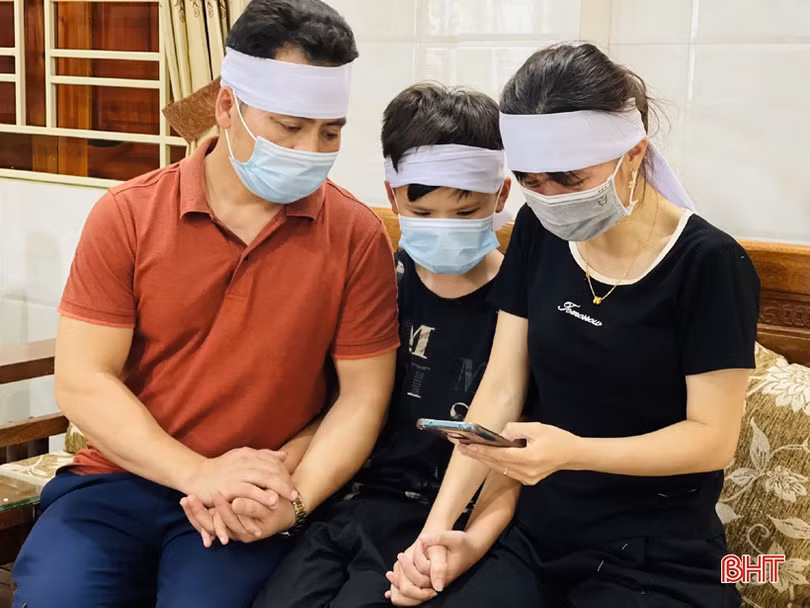 Mẹ mất, nữ “chiến sỹ áo trắng” Hà Tĩnh không thể về chịu tang vì đang ở tuyến đầu chống dịch