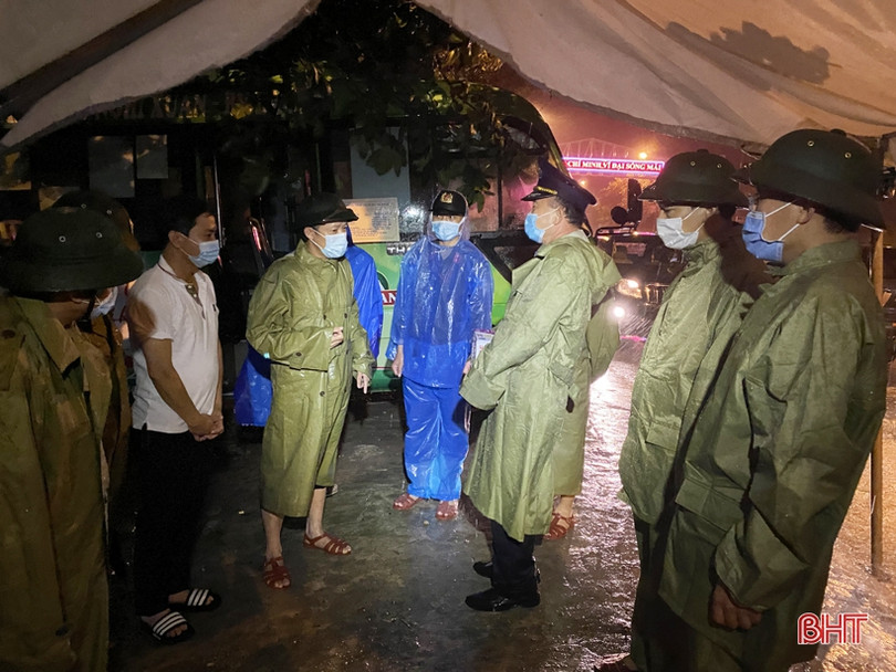 Nỗ lực vượt qua khó khăn, bảo vệ các điểm chốt kiểm soát phòng dịch Covid-19