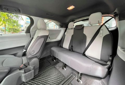 Cận cảnh Toyota Sienna XSE 2021 với thiết kế thể thao hơn