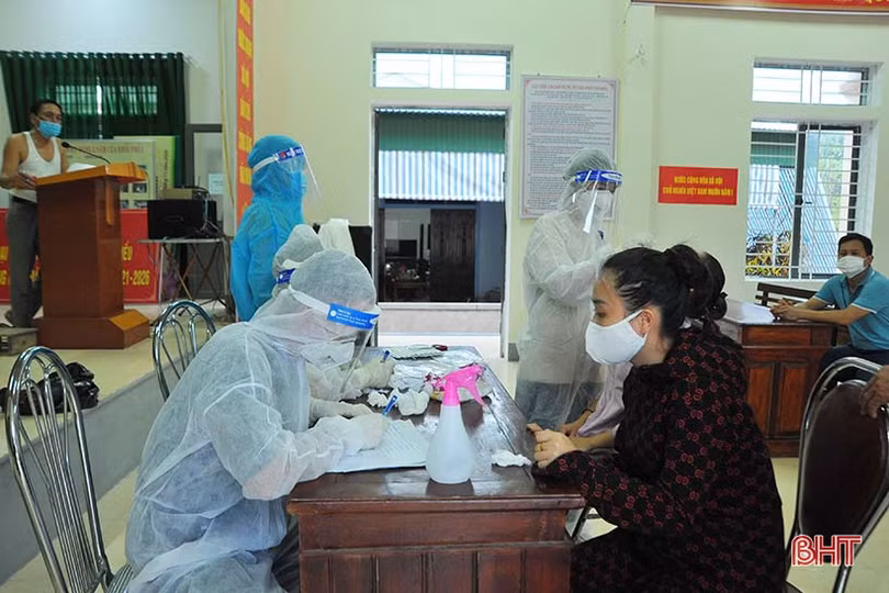 TP Hà Tĩnh xuyên đêm lấy mẫu xét nghiệm virus SARS-CoV-2