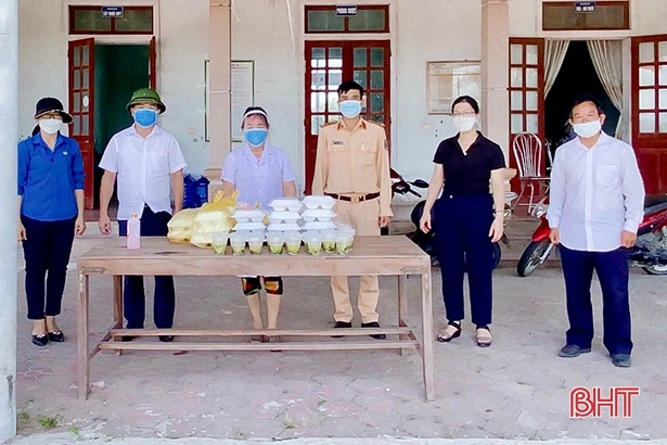 Phụ nữ Hà Tĩnh góp lương thực, nấu cơm hỗ trợ các khu cách ly 