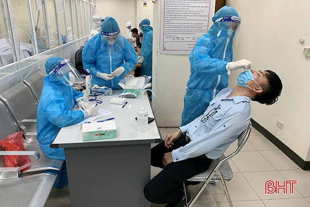 Can Lộc cần tăng cường thêm điểm test nhanh kháng nguyên, sàng lọc virus SARS-CoV-2 cho người dân ảnh 9 Can Lộc cần tăng cường thêm điểm test nhanh kháng nguyên, sàng lọc virus SARS-CoV-2 cho người dân
