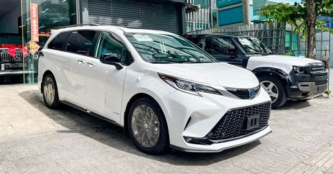 Cận cảnh Toyota Sienna XSE 2021 với thiết kế thể thao hơn