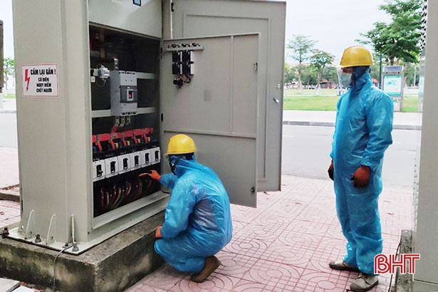 Điện lực Hà Tĩnh ủng hộ 100 triệu đồng mua vắc-xin phòng Covid-19