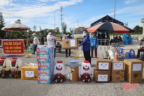 Tỉnh đoàn Hà Tĩnh hỗ trợ nhiều trang thiết bị phục vụ chống dịch