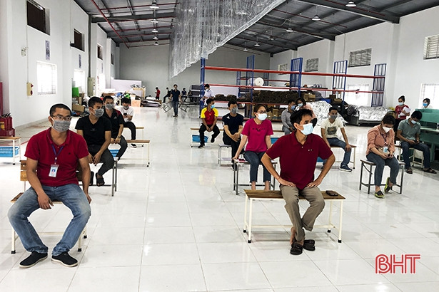 Xác định 52 trường hợp F2 tại Công ty May mặc xuất khẩu Apparetech Hà Tĩnh