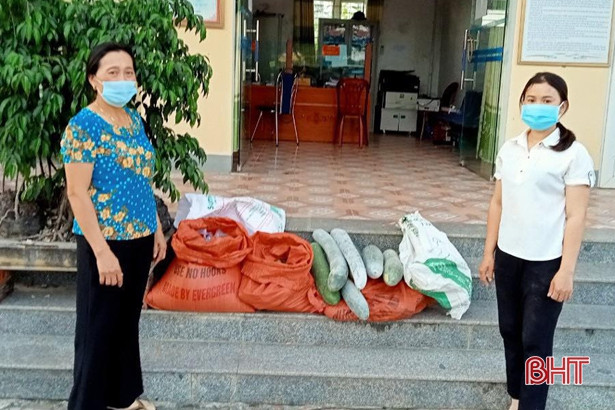 Phụ nữ Hà Tĩnh góp lương thực, nấu cơm hỗ trợ các khu cách ly 