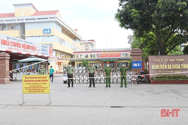 Công an Hà Tĩnh tăng cường 150 cán bộ, chiến sỹ kiểm soát khu vực cách ly, chốt phong tỏa 