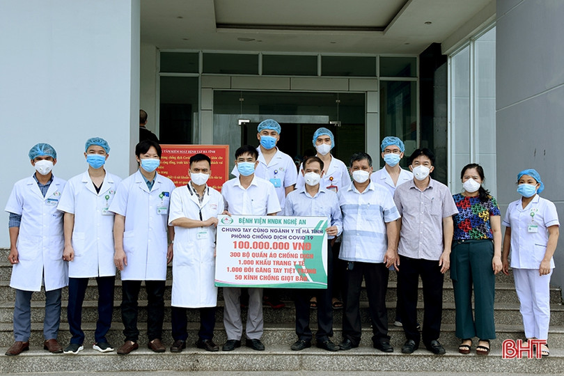 52 cán bộ y tế Nghệ An đã có mặt hỗ trợ Hà Tĩnh phòng, chống dịch Covid-19