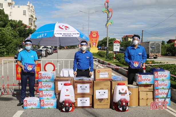 Tỉnh đoàn Hà Tĩnh hỗ trợ nhiều trang thiết bị phục vụ chống dịch