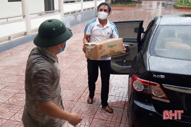Hà Tĩnh tiếp nhận nhiều vật tư phòng chống dịch từ các nhà hảo tâm