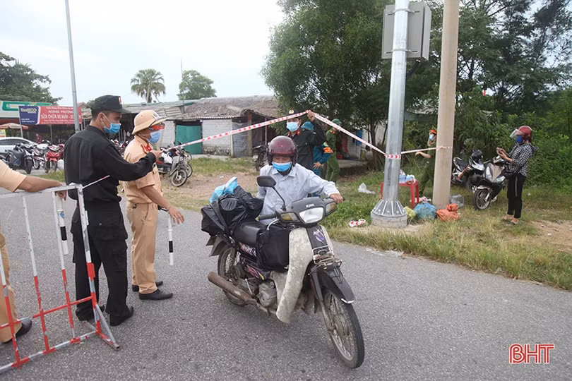 Test nhanh Covid-19 tạo thuận lợi cho người dân rời thành phố Hà Tĩnh