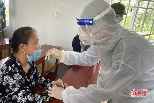 Phong tỏa tạm thời Bệnh viện Đa khoa Hà Tĩnh, 1 ngõ phố liên quan đến ca nghi nhiễm Covid-19