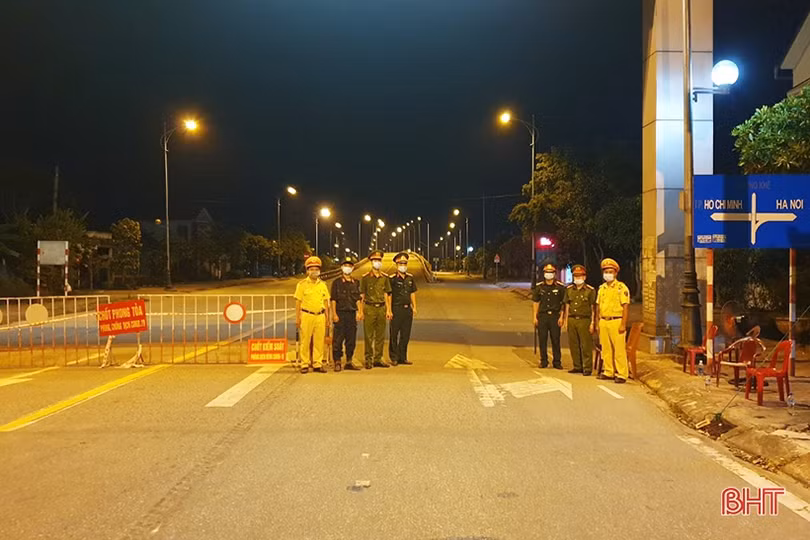 Cung ứng hàng hóa qua các chốt phòng dịch ở TP Hà Tĩnh