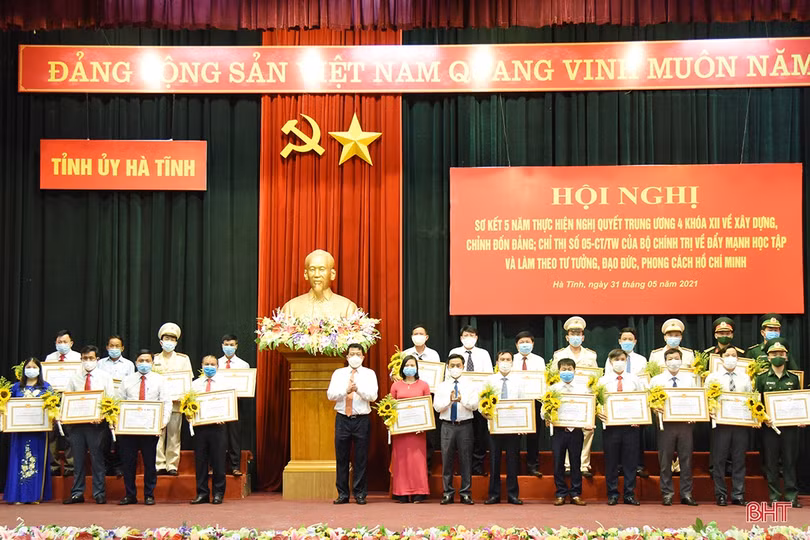 Hà Tĩnh có 5 điển hình học và làm theo Bác được Thủ tướng Chính phủ tặng bằng khen 
