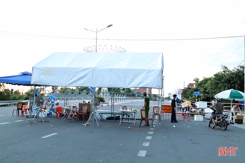 Cung ứng hàng hóa qua các chốt phòng dịch ở TP Hà Tĩnh