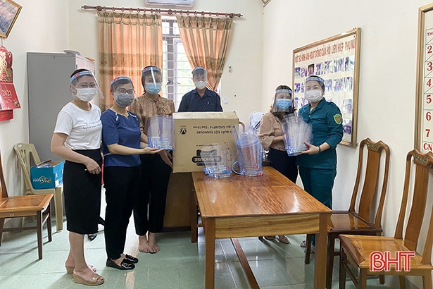 Phụ nữ Hà Tĩnh góp lương thực, nấu cơm hỗ trợ các khu cách ly 