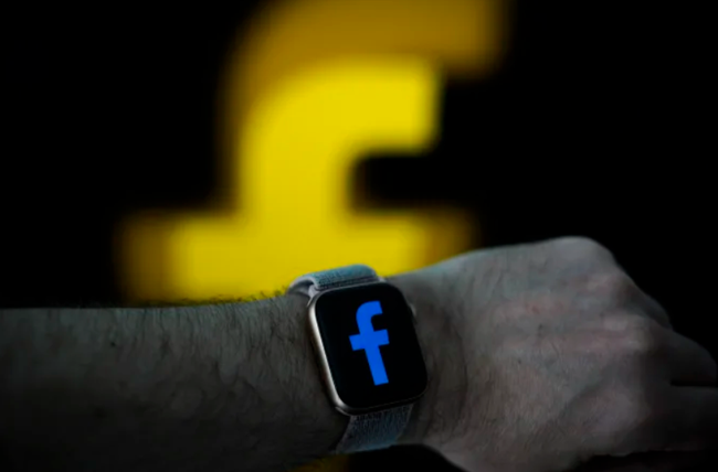 Smartwatch đầu tiên của Facebook sẽ có camera tháo rời